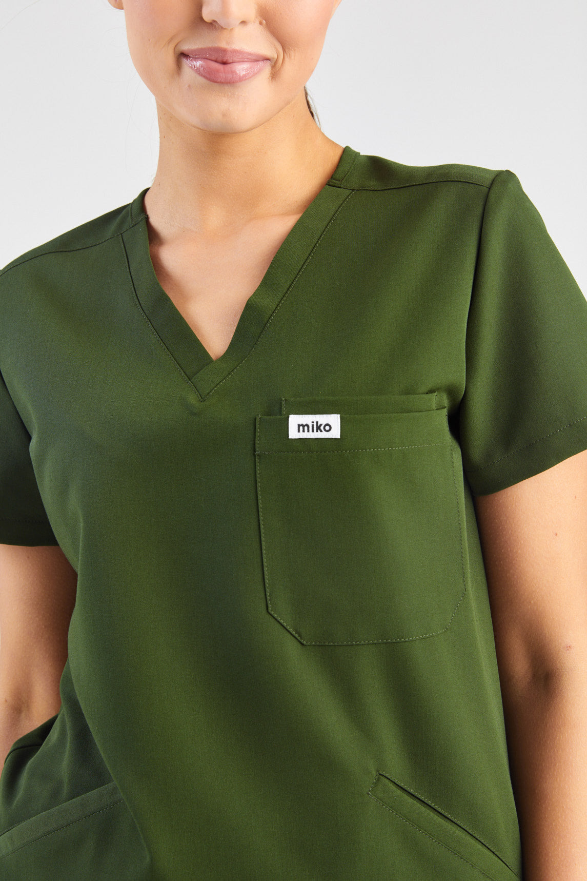 Everly V-Neck Four Pocket Scrub Top - Hunter Green