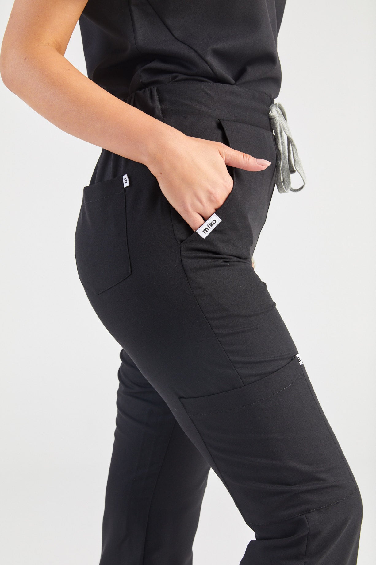 Sage Multi-Pocket Straight Scrub Pants - Black