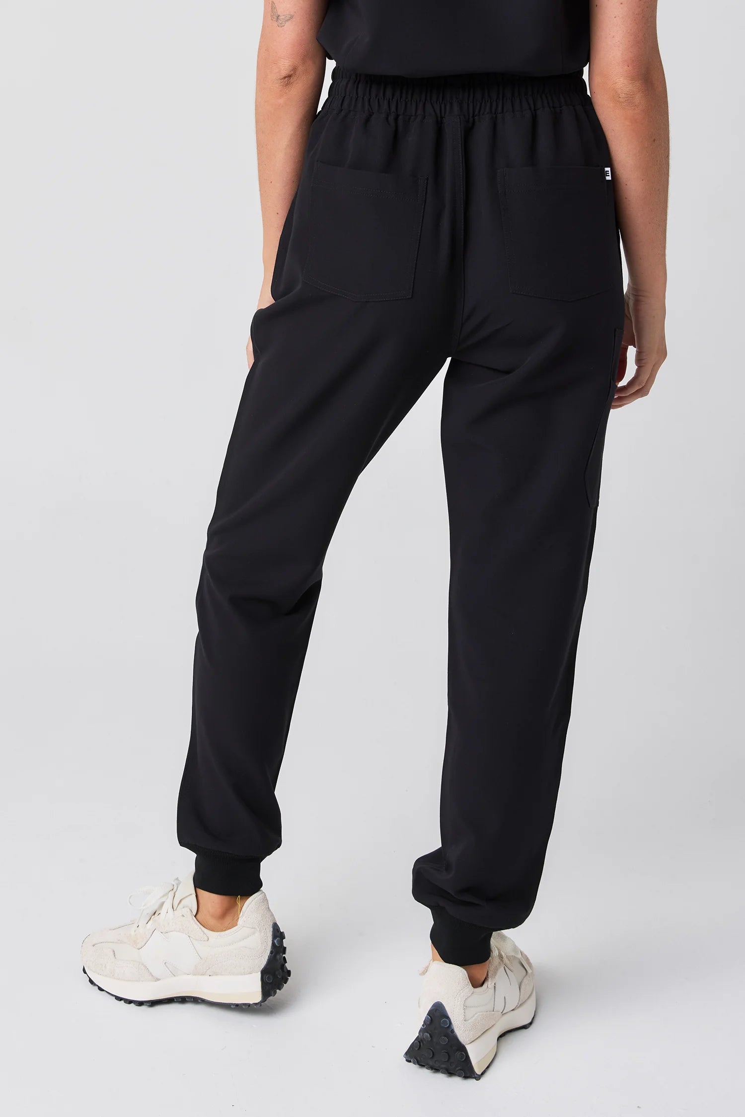 Melrose Multi-Pocket Jogger Scrub Pants V2 - Black
