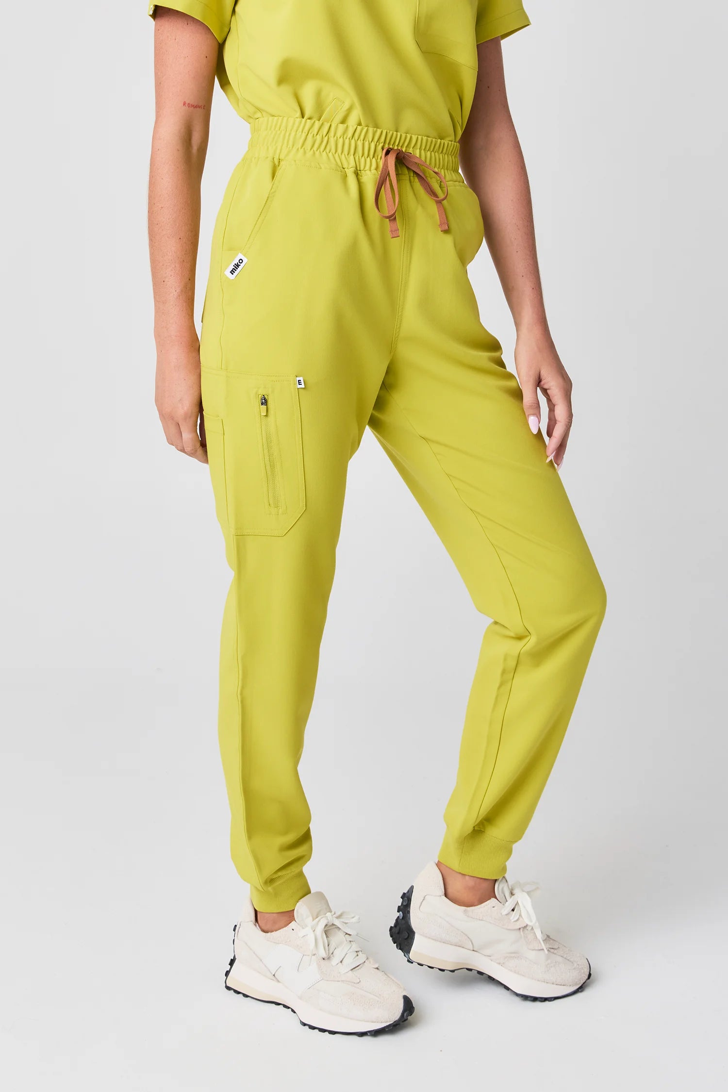 Melrose Multi-Pocket Jogger Scrub Pants - Limepop