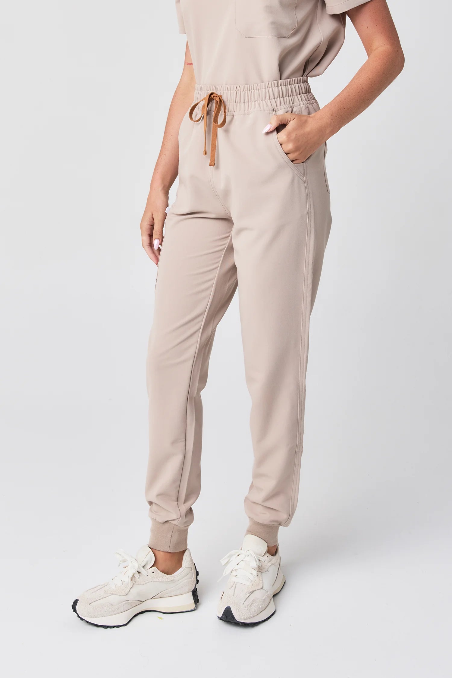 Melrose Multi-Pocket Jogger Scrub Pants - Oat