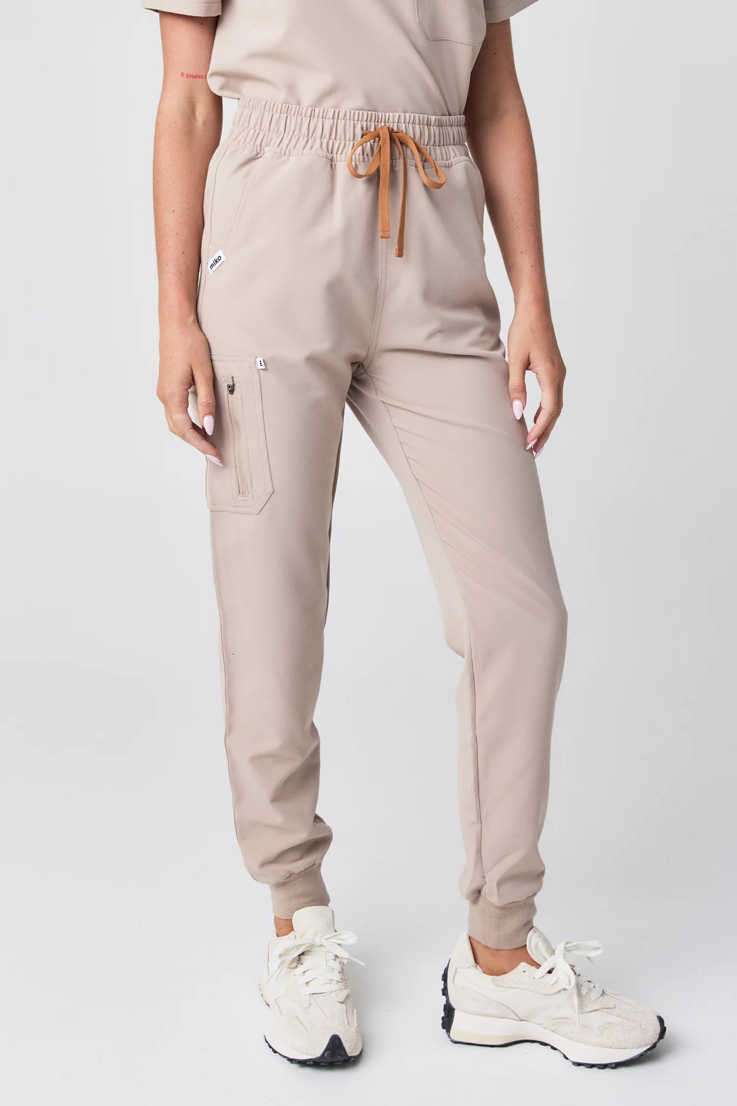 Melrose Multi-Pocket Jogger Scrub Pants - Oat