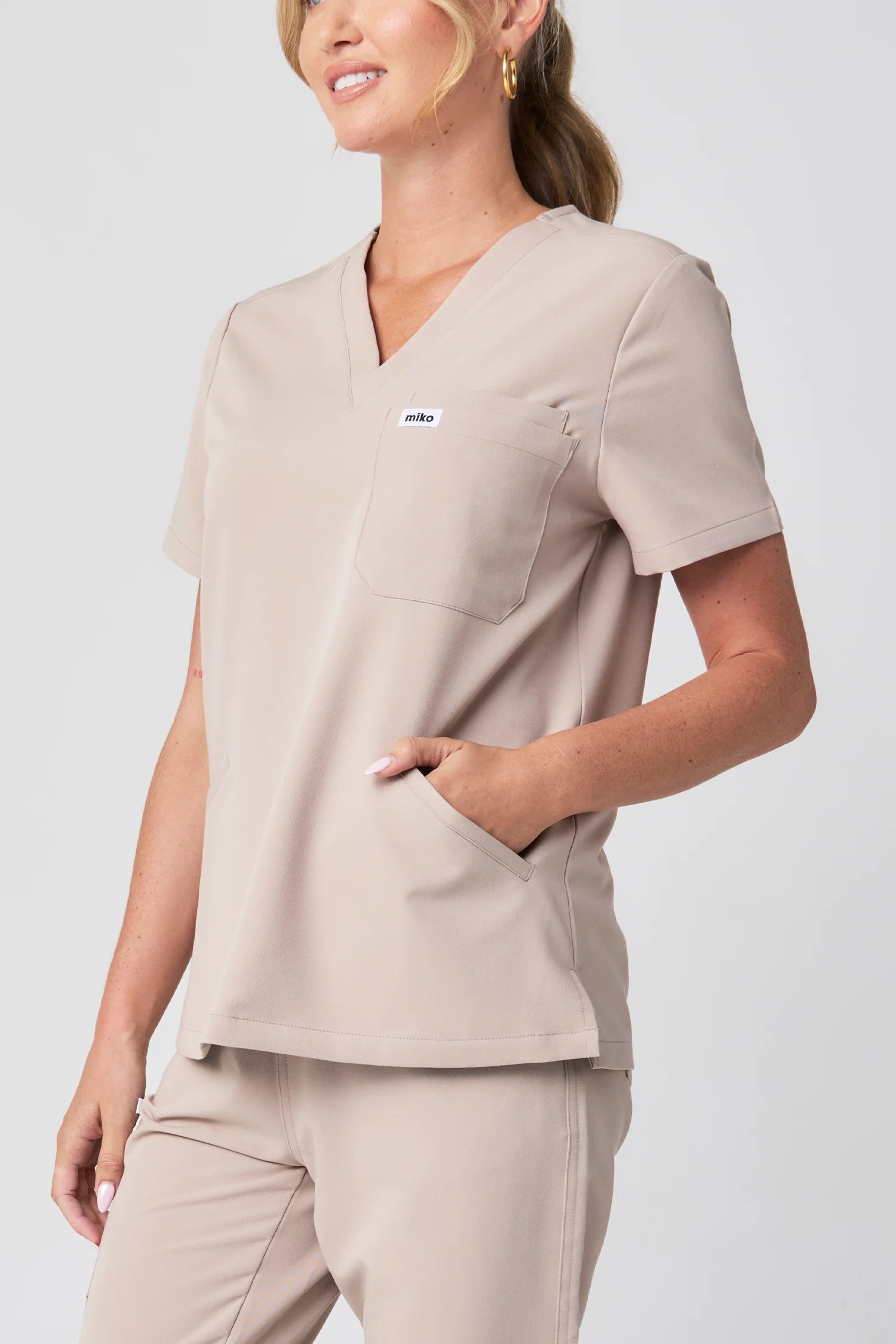 Everly V-Neck Four Pocket Scrub Top - Oat