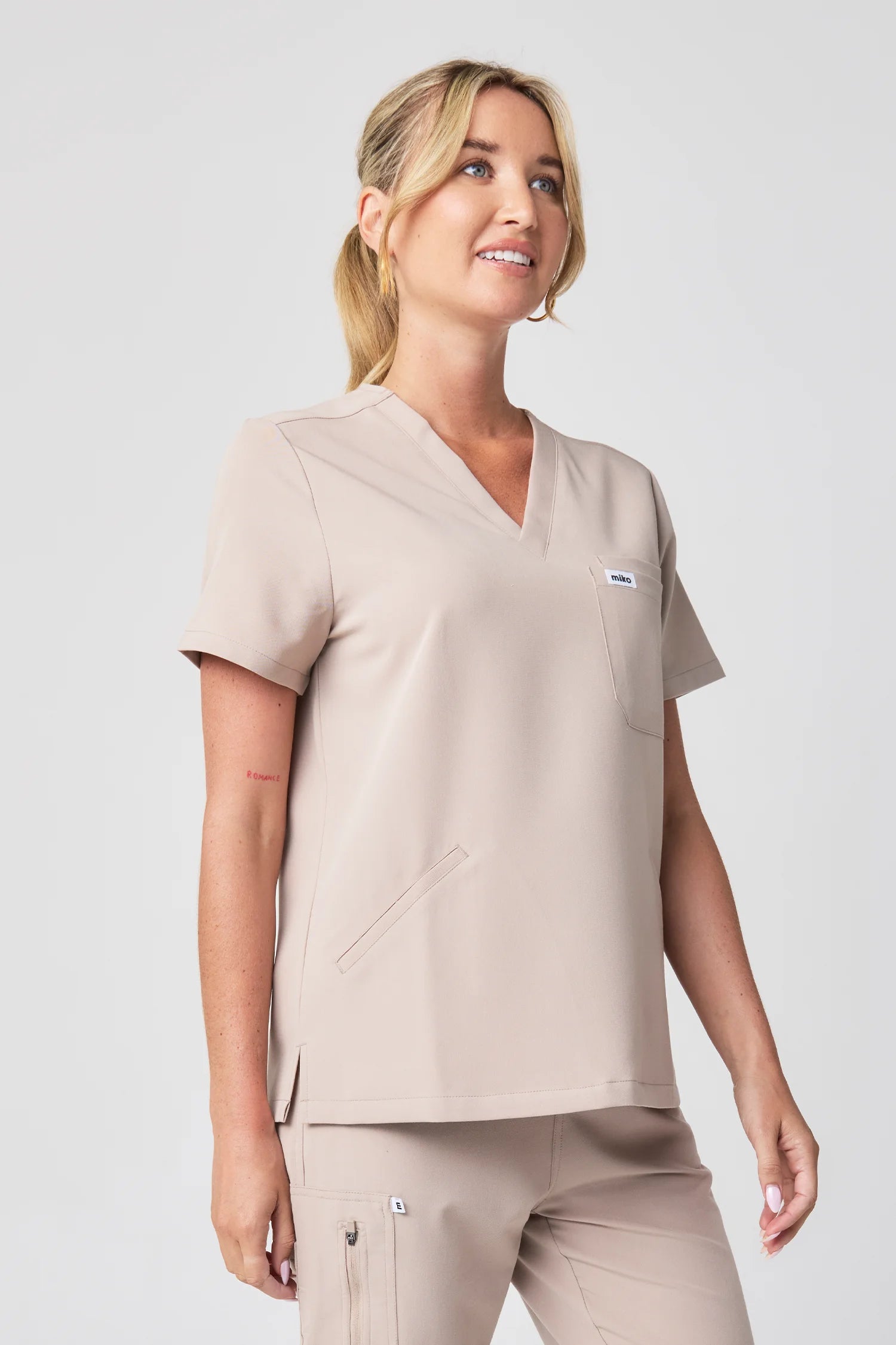 Everly V-Neck Four Pocket Scrub Top - Oat