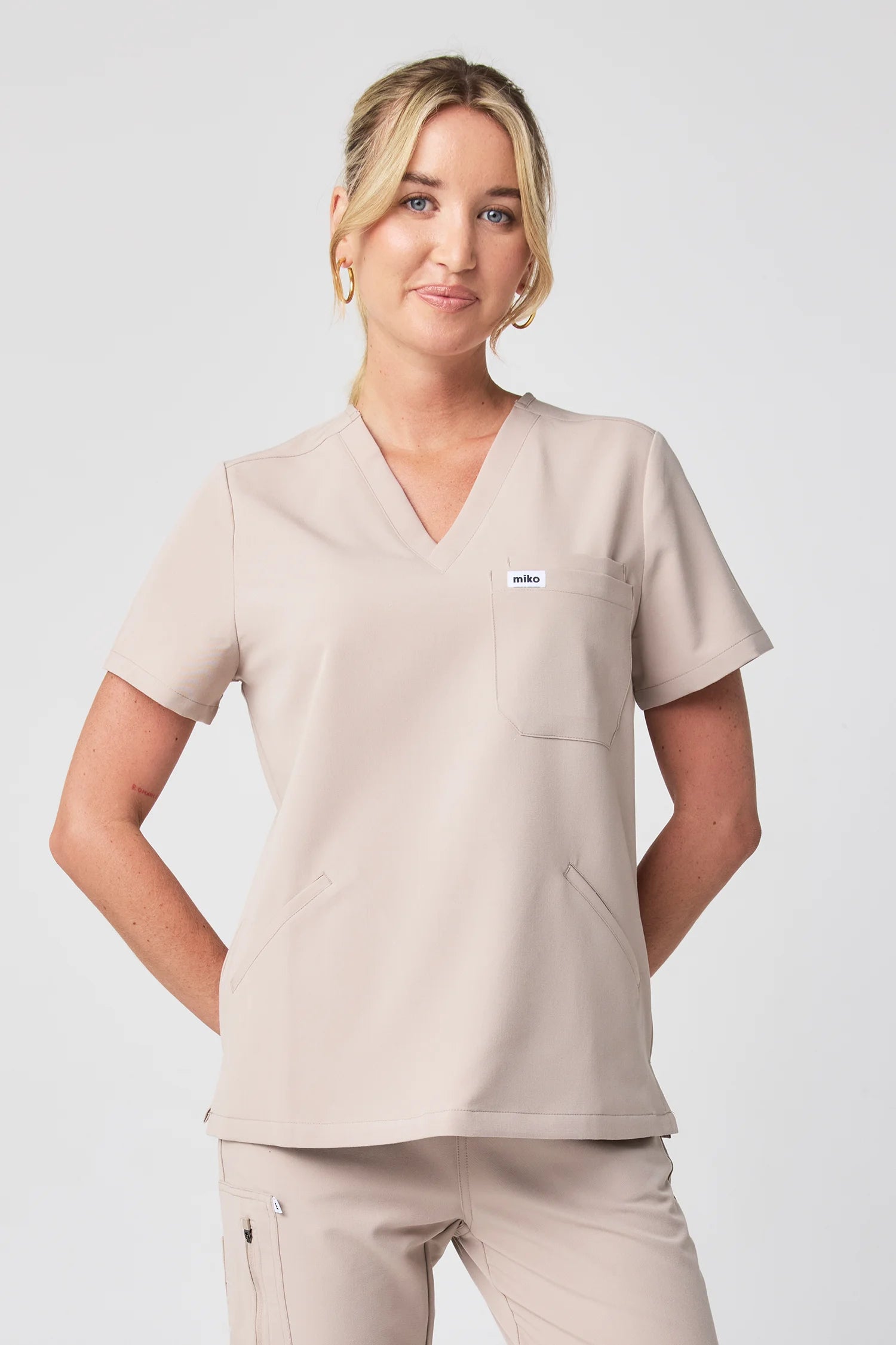 Everly V-Neck Four Pocket Scrub Top - Oat