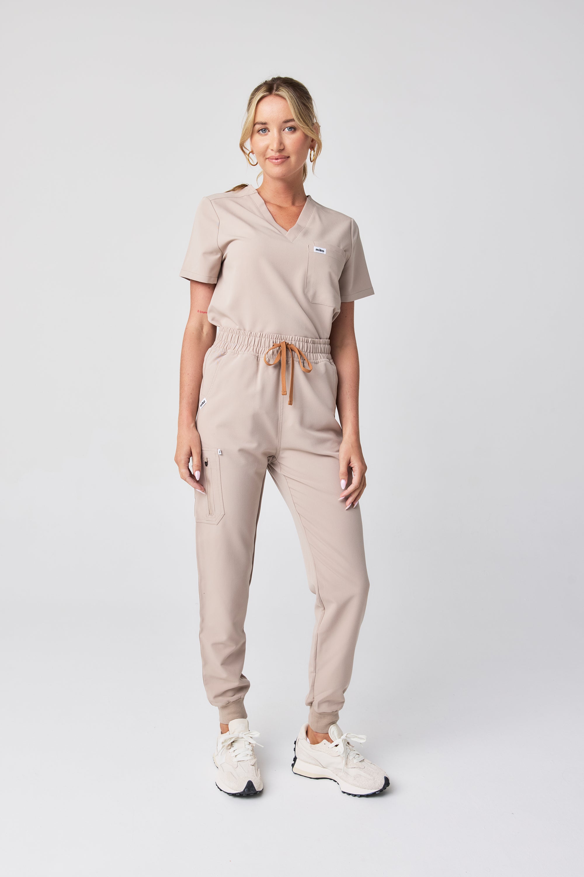 Melrose Multi-Pocket Jogger Scrub Pants - Oat