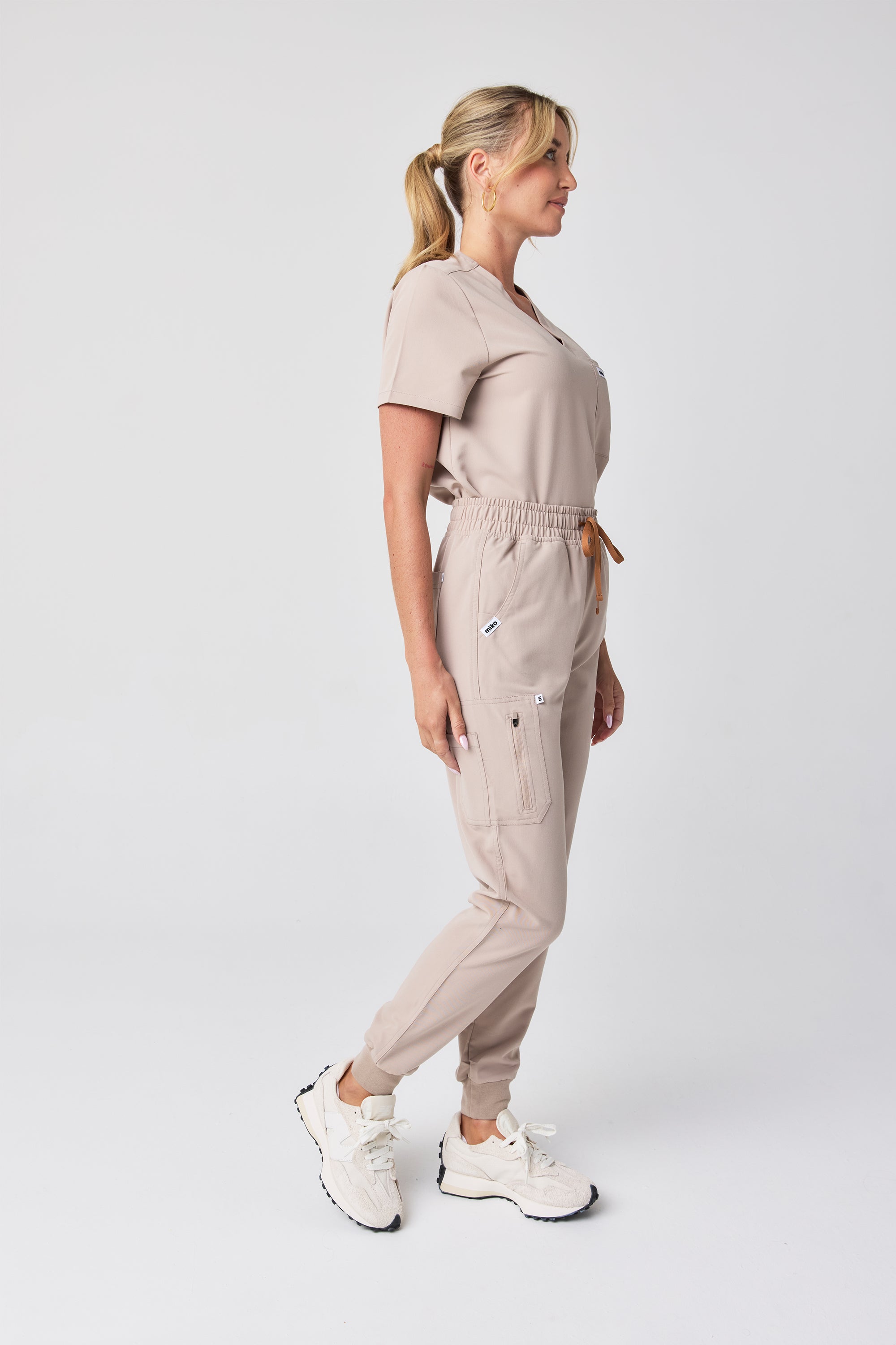 Melrose Multi-Pocket Jogger Scrub Pants - Oat